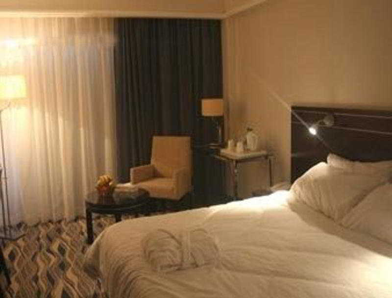 Ramada Hotel & Suites Amman Room photo